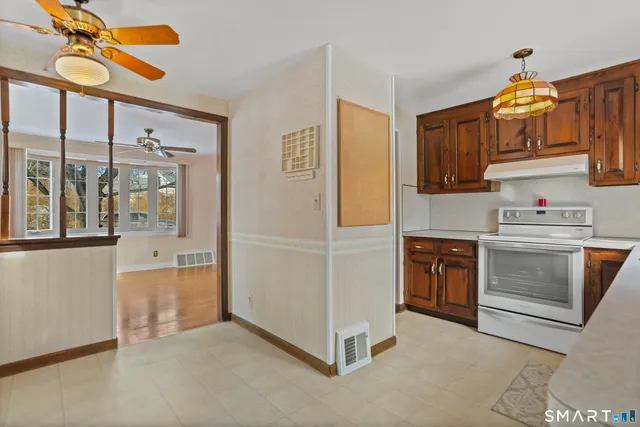 $689,900 | 250 Szost Drive, Fairfield, CT 06824