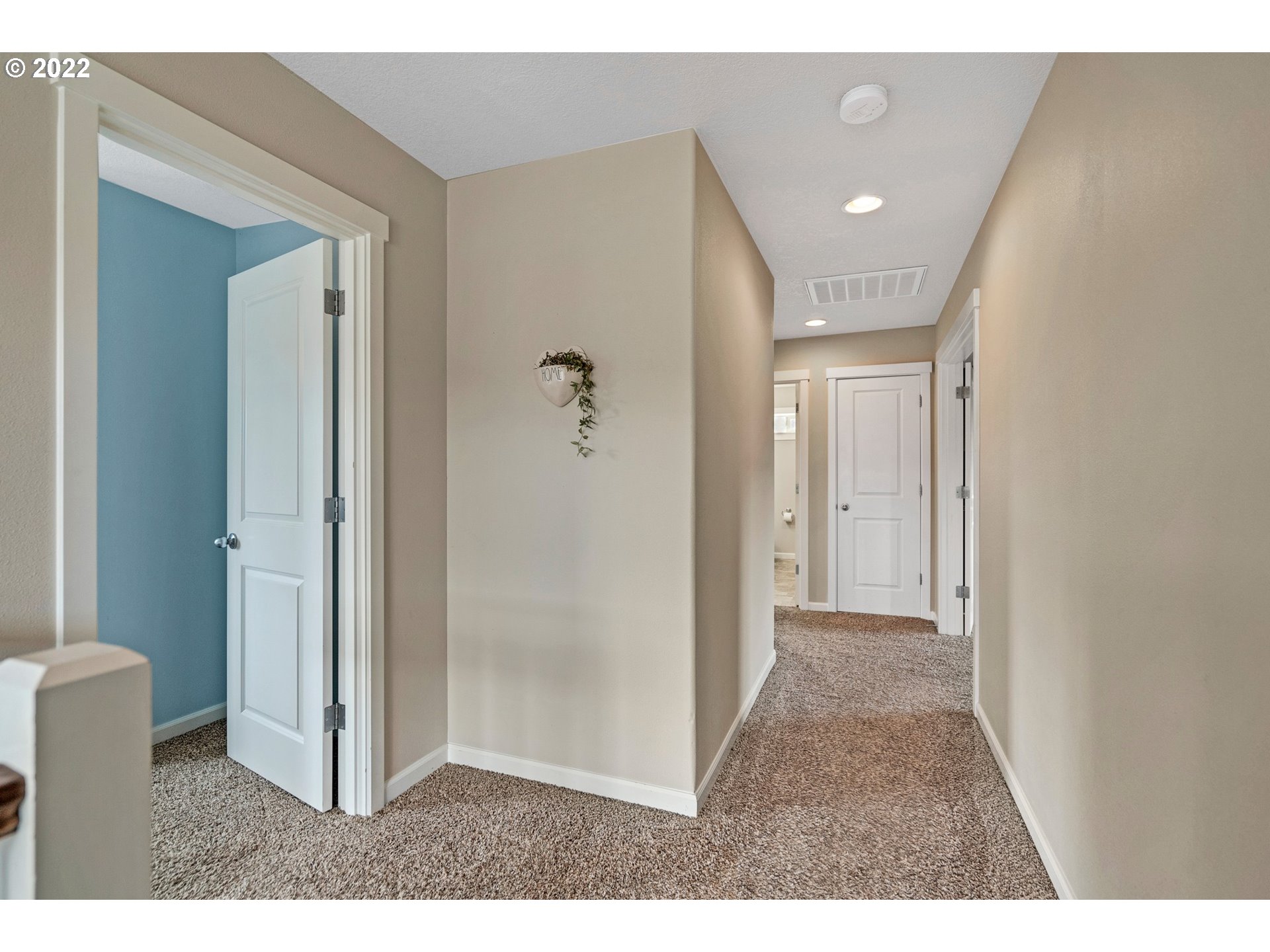 215 North 40th Avenue Ridgefield, WA 98642 - Photo 16 of 31 Hallway