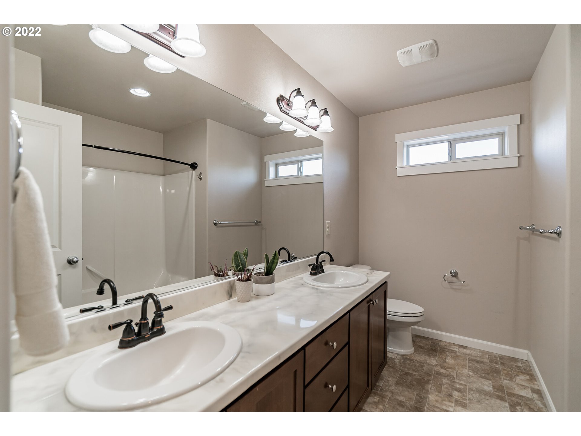 215 North 40th Avenue Ridgefield, WA 98642 - Photo 25 of 31 Bathroom