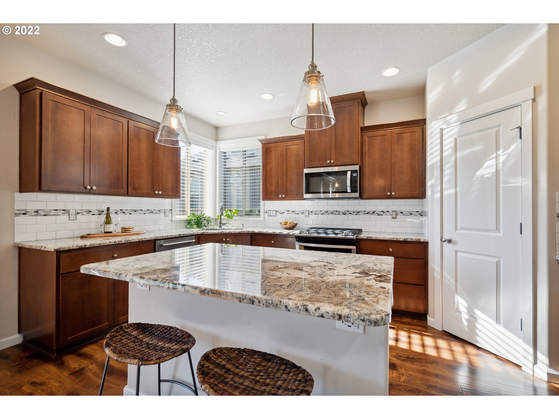 215 North 40th Avenue Ridgefield, WA 98642 - Photo 8 of 31 Kitchen
