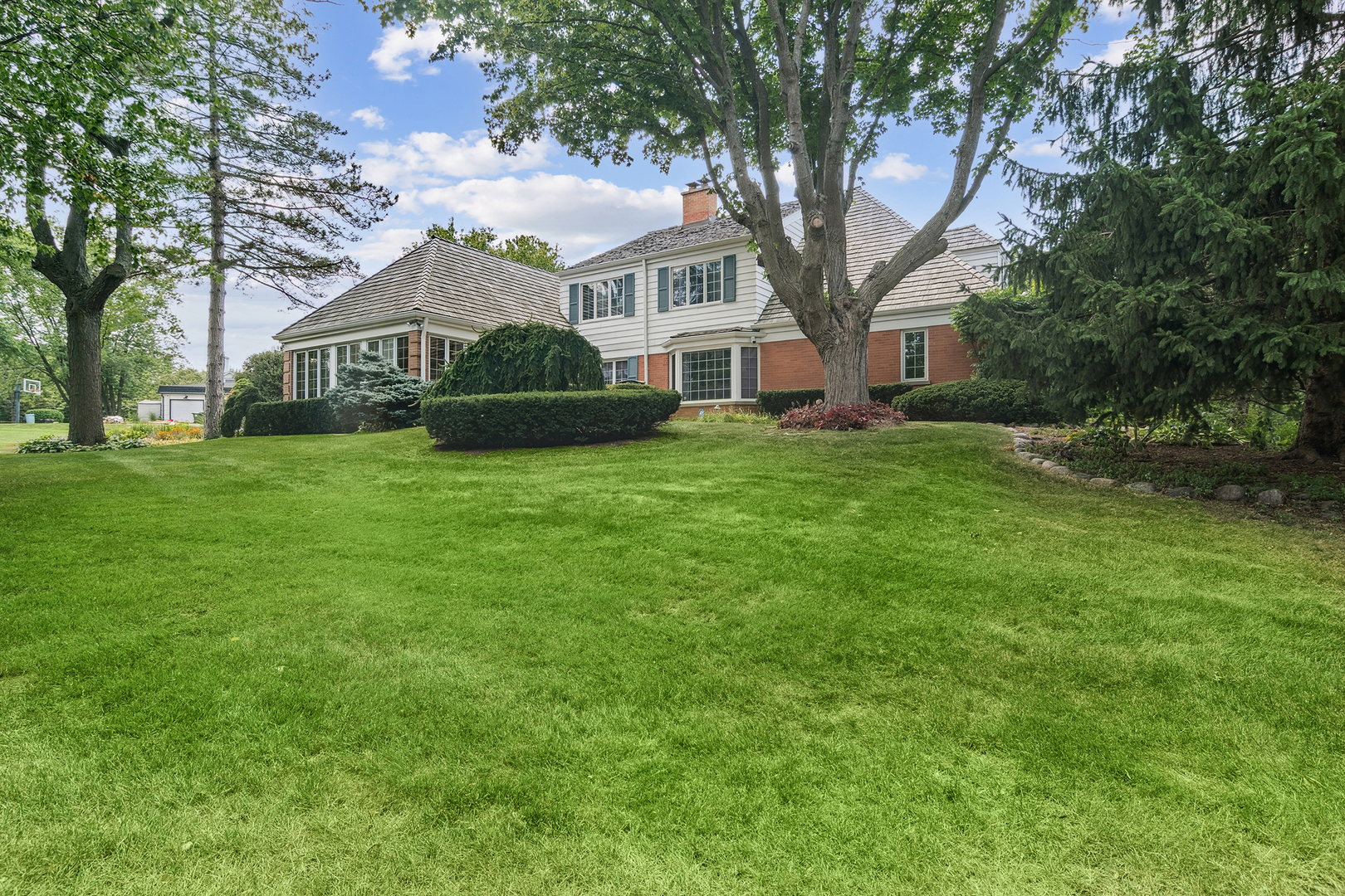 354 Grayfriars Lane Inverness, IL 60067 - Photo 33 of 43 Gallery Image 33