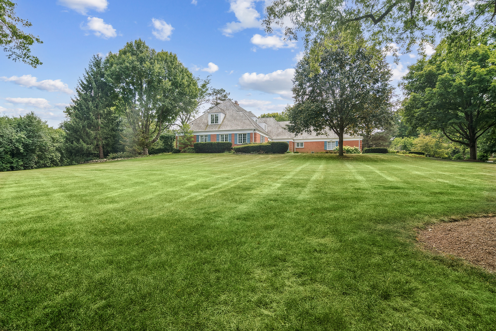354 Grayfriars Lane Inverness, IL 60067 - Photo 34 of 43 Gallery Image 34