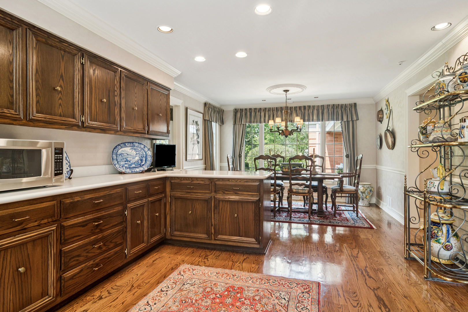 354 Grayfriars Lane Inverness, IL 60067 - Photo 10 of 43 Gallery Image 10