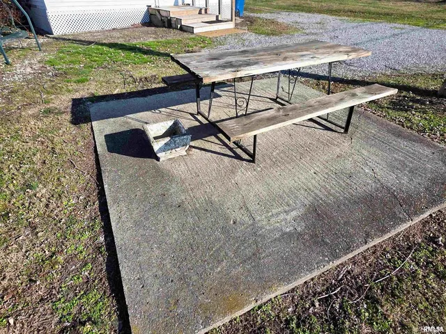 $72,900 | 7847 Old Highway 50, Flora, IL 62839