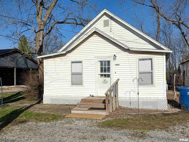 $72,900 | 7847 Old Highway 50, Flora, IL 62839