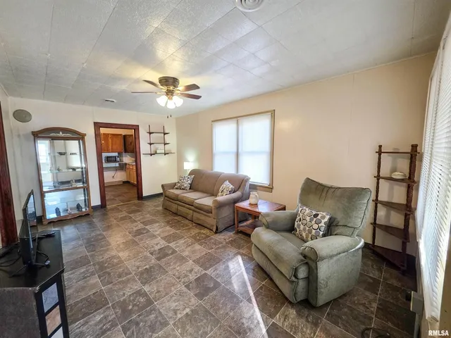 $72,900 | 7847 Old Highway 50, Flora, IL 62839