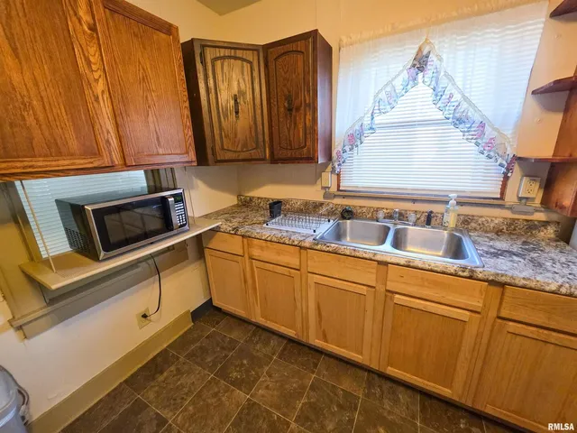 $72,900 | 7847 Old Highway 50, Flora, IL 62839