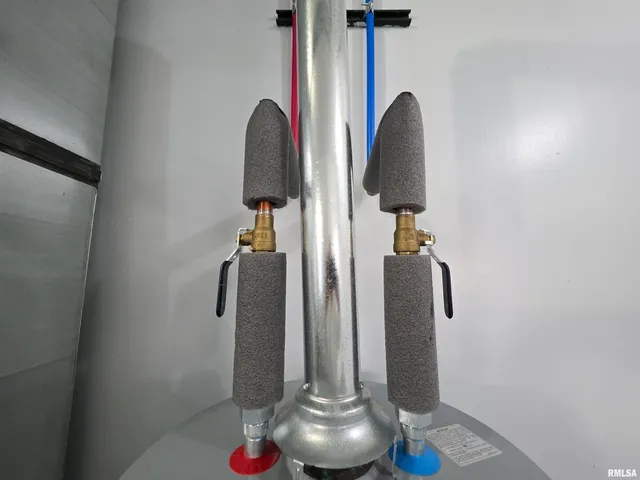 $72,900 | 7847 Old Highway 50, Flora, IL 62839