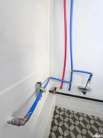 $72,900 | 7847 Old Highway 50, Flora, IL 62839