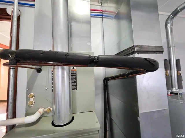 $72,900 | 7847 Old Highway 50, Flora, IL 62839