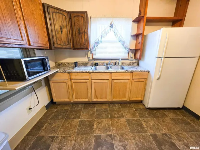 $72,900 | 7847 Old Highway 50, Flora, IL 62839