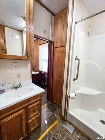 $72,900 | 7847 Old Highway 50, Flora, IL 62839