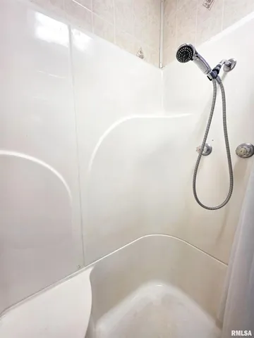 $72,900 | 7847 Old Highway 50, Flora, IL 62839