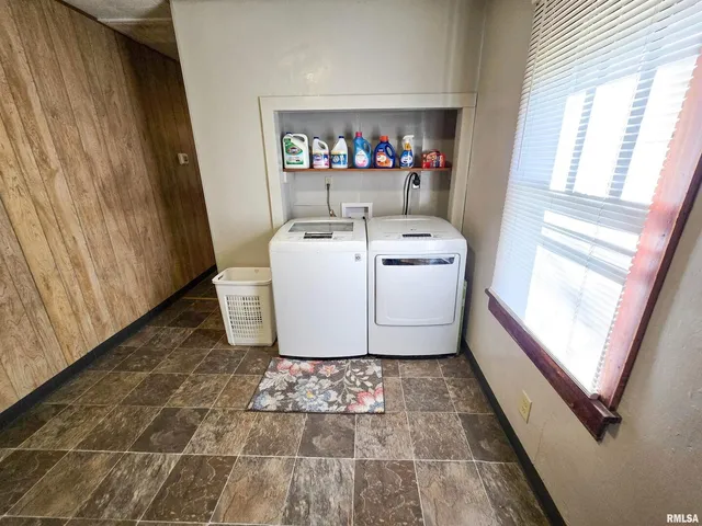 $72,900 | 7847 Old Highway 50, Flora, IL 62839