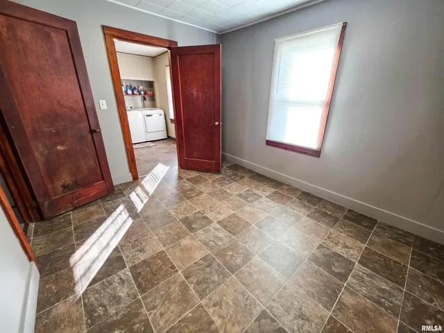 $72,900 | 7847 Old Highway 50, Flora, IL 62839