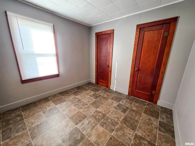 $72,900 | 7847 Old Highway 50, Flora, IL 62839