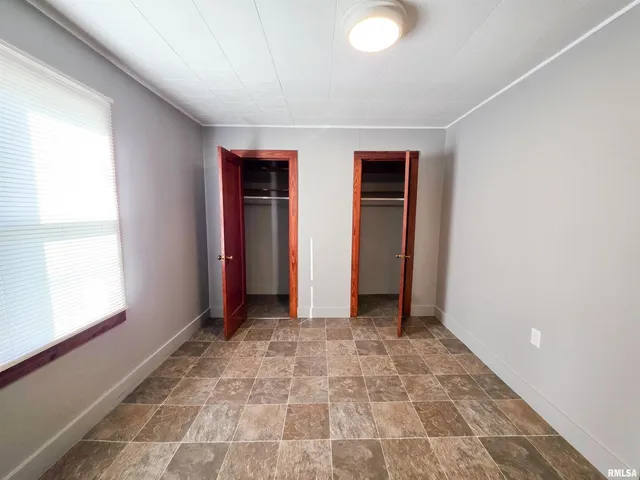 $72,900 | 7847 Old Highway 50, Flora, IL 62839