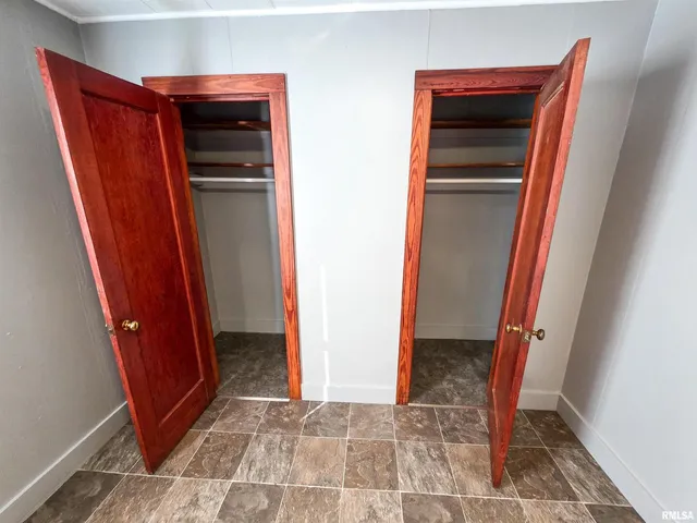 $72,900 | 7847 Old Highway 50, Flora, IL 62839