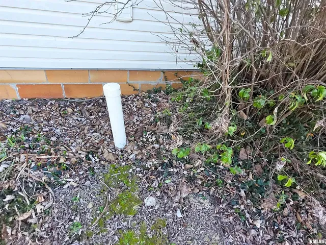 $72,900 | 7847 Old Highway 50, Flora, IL 62839