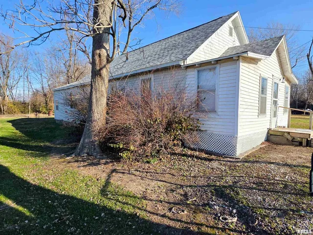 $72,900 | 7847 Old Highway 50, Flora, IL 62839