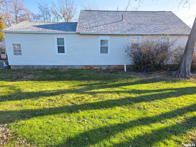 $72,900 | 7847 Old Highway 50, Flora, IL 62839