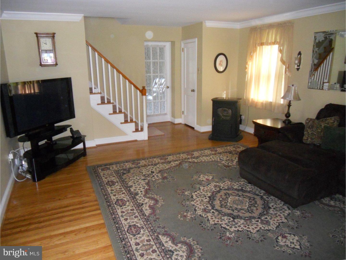 524 Prospect Road Springfield, PA 19064 - Photo 4 of 20 Living Room
