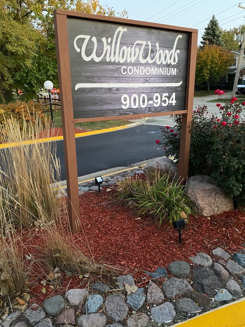 906 East Old Willow Road, Unit 104 Prospect Heights, IL 60070 - Photo 19 of 20 a sign on the side of the road