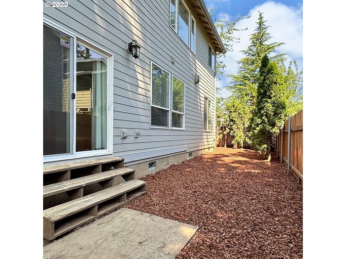 12614 Southeast Tibbetts Street Portland, OR 97236 - Photo 27 of 31 a backyard of a house