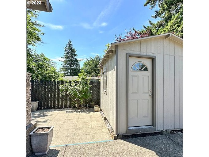 12614 Southeast Tibbetts Street Portland, OR 97236 - Photo 3 of 31