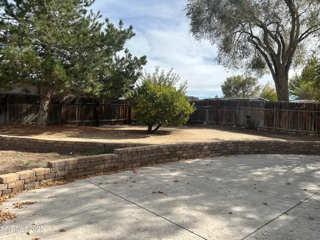 a view of street with a small yard