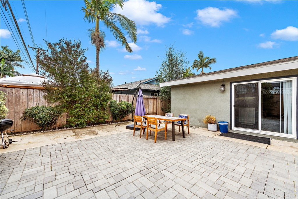 3040 Harding Way Costa Mesa, CA 92626 - Photo 15 of 17 a view of a house with sitting area