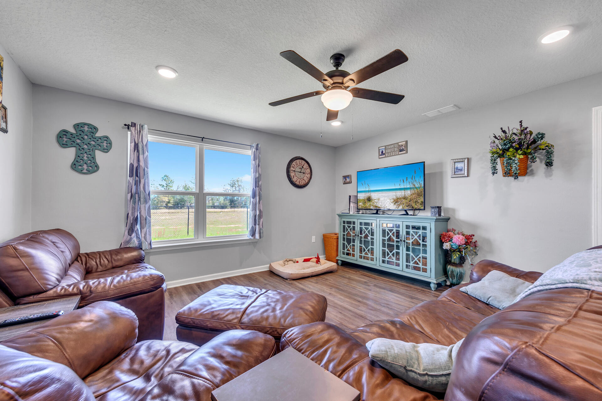 507 Merganser Way Crestview, FL 32539 - Photo 23 of 45 a living room with furniture