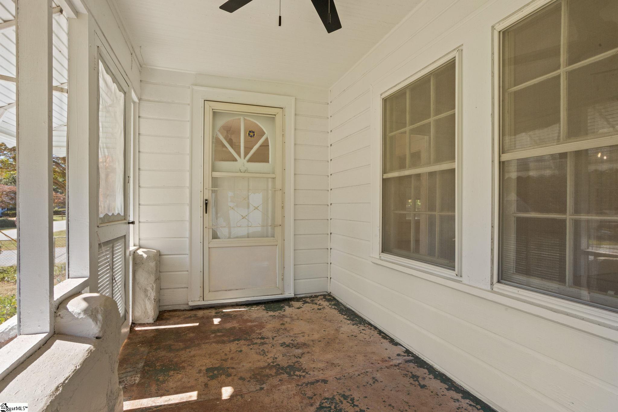 401 Rogers Avenue Greenville, SC 29617 - Photo 2 of 33