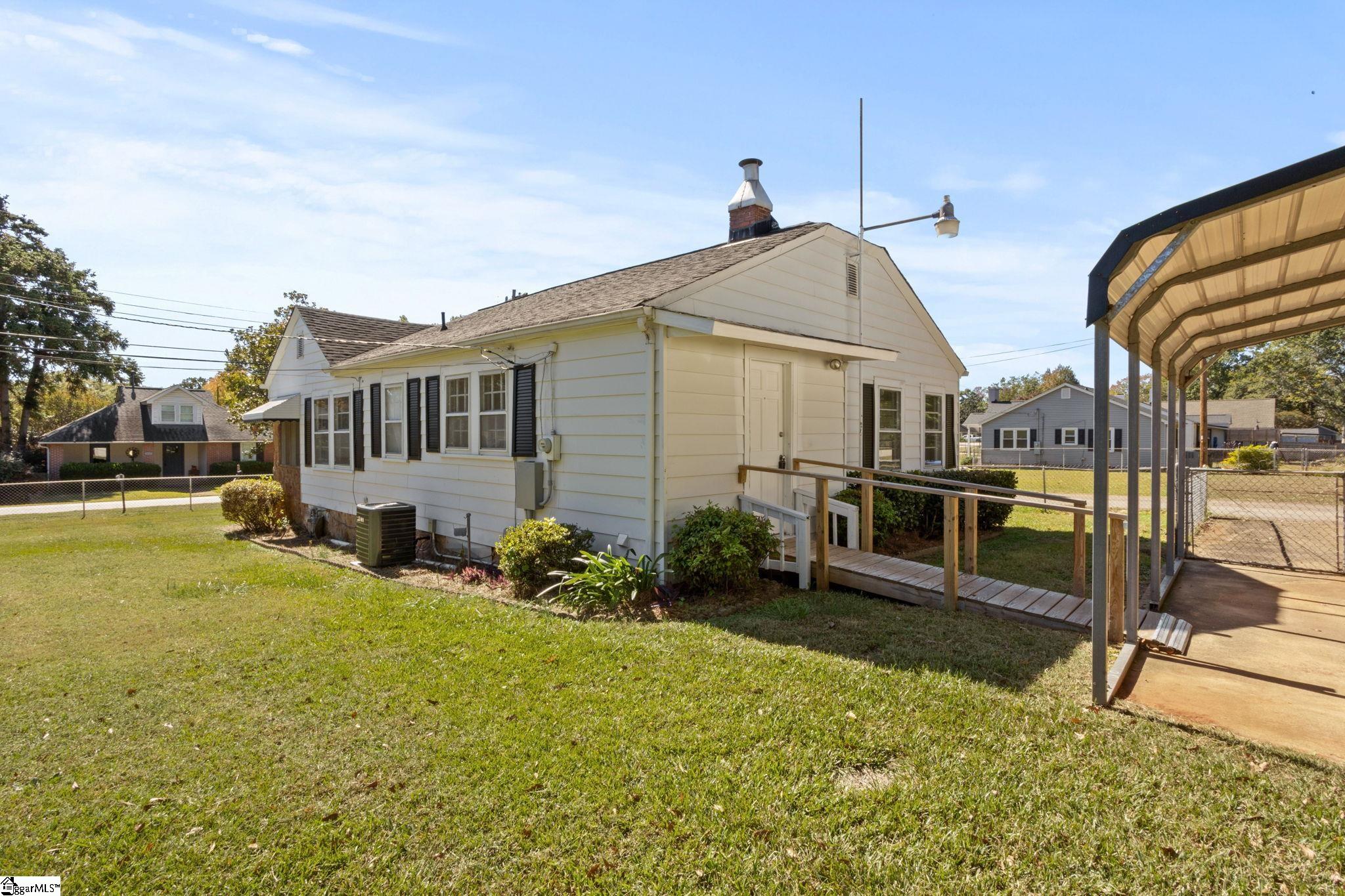 401 Rogers Avenue Greenville, SC 29617 - Photo 5 of 33