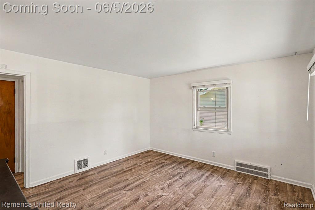 1024 Lee Street Fenton, MI 48430 - Photo 5 of 32
