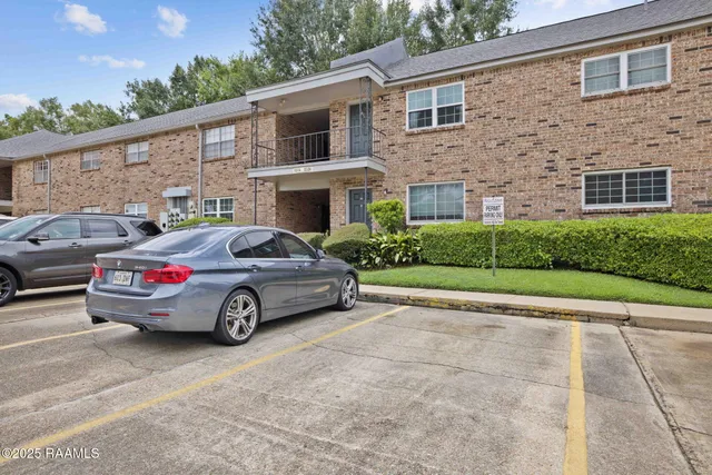 $138,000 | 3121 Johnston Street, Unit 203, Lafayette, LA 70503