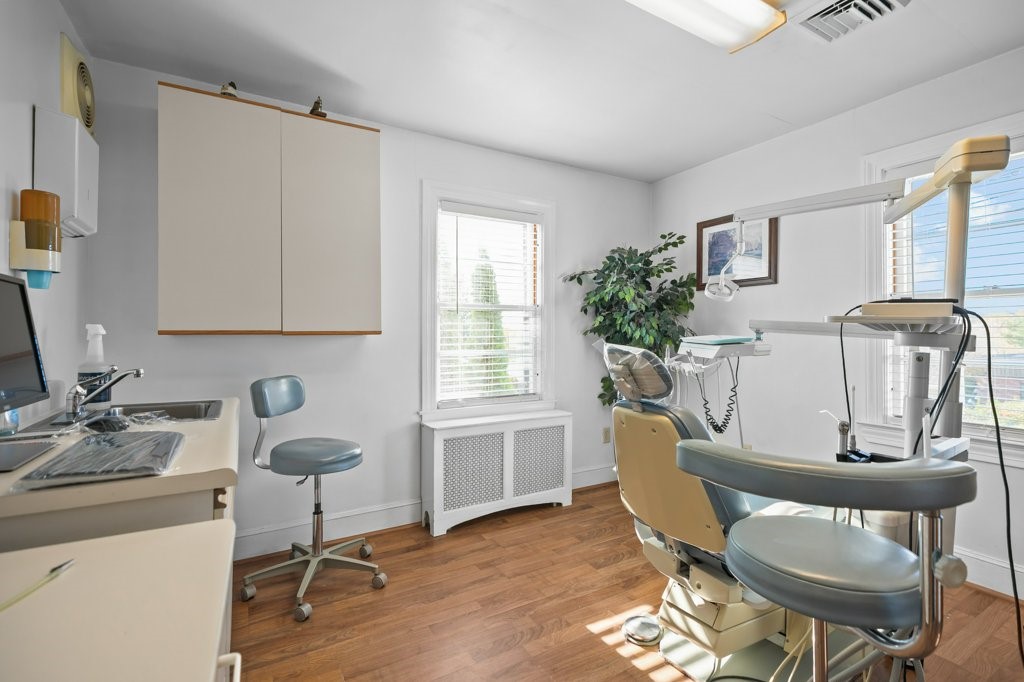 74 Valley Road Middletown, RI 02842 - Photo 14 of 48