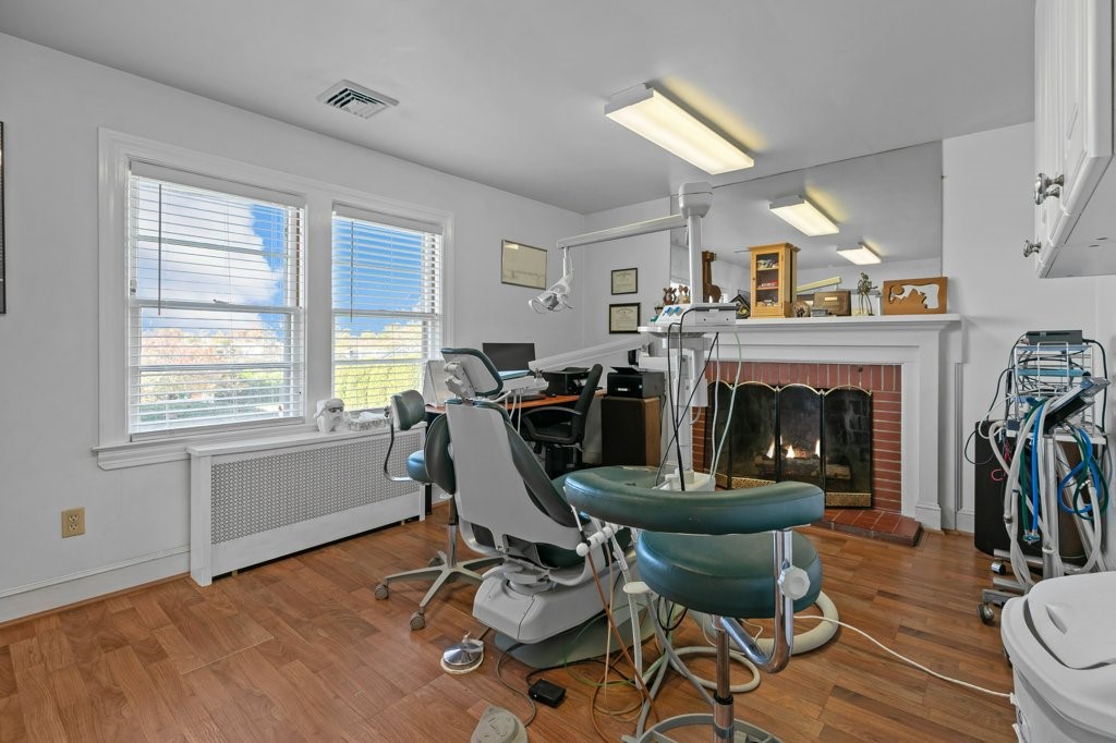 74 Valley Road Middletown, RI 02842 - Photo 18 of 48