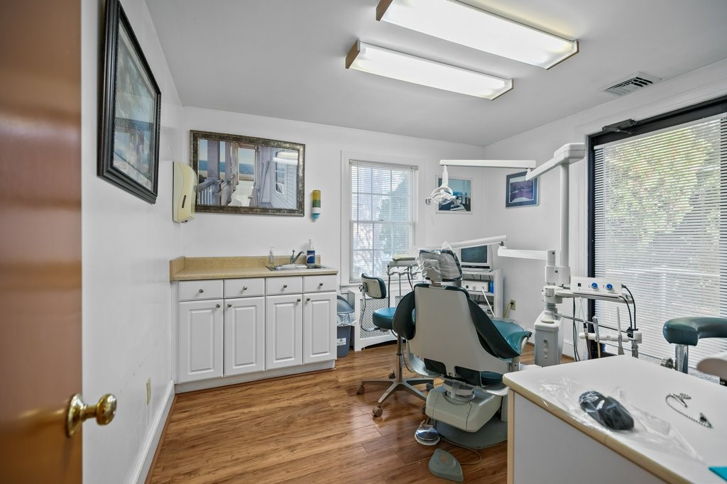 74 Valley Road Middletown, RI 02842 - Photo 20 of 48