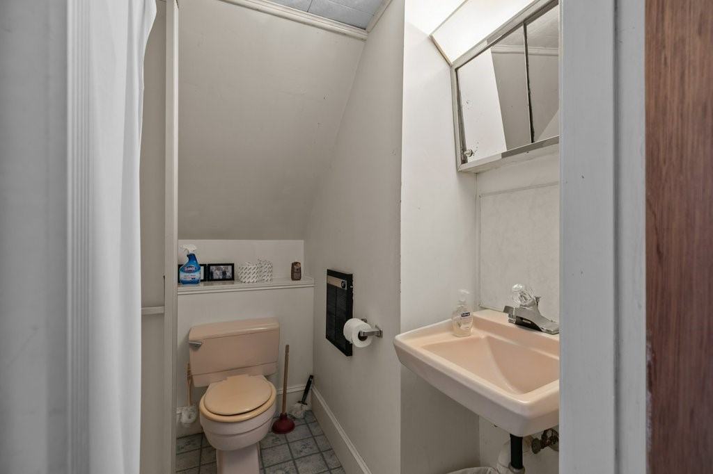 74 Valley Road Middletown, RI 02842 - Photo 27 of 48