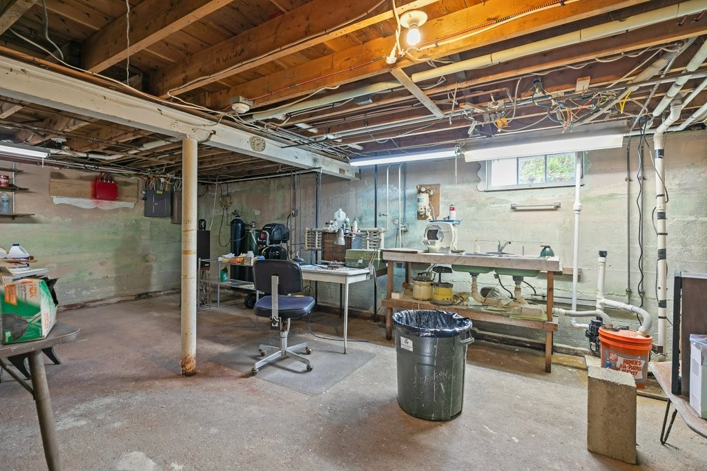 74 Valley Road Middletown, RI 02842 - Photo 34 of 48