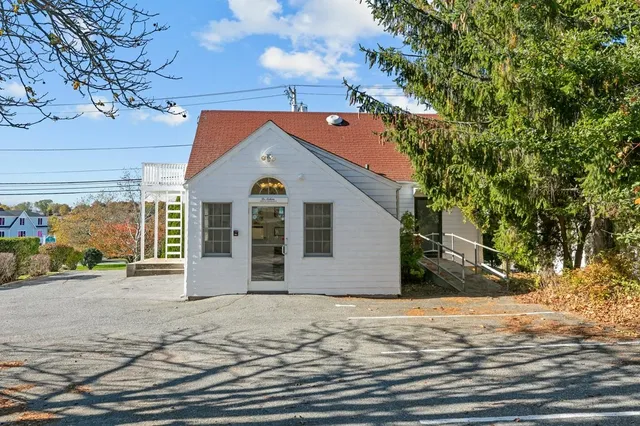 $725,000 | 74 Valley Road, Middletown, RI 02842