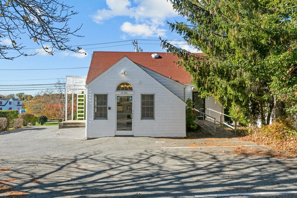 74 Valley Road Middletown, RI 02842 - Photo 40 of 48