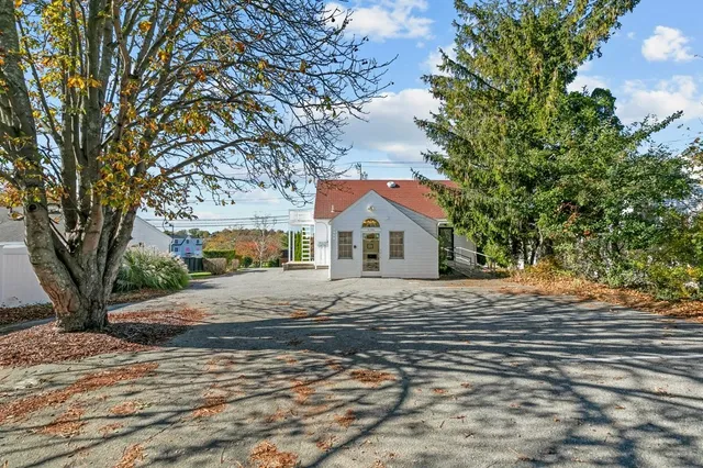 $725,000 | 74 Valley Road, Middletown, RI 02842