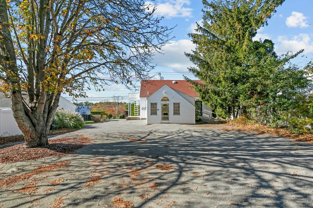 74 Valley Road Middletown, RI 02842 - Photo 45 of 48