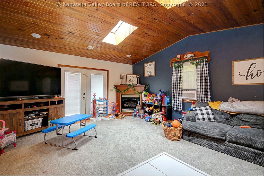229 Rock Branch Road Poca, WV 25159 - Photo 19 of 50 Familyroom