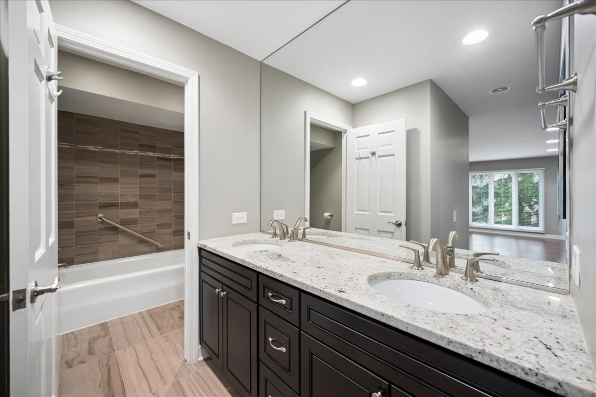 1740 Mission Hills Road, Unit 112 Northbrook, IL 60062 - Photo 12 of 19