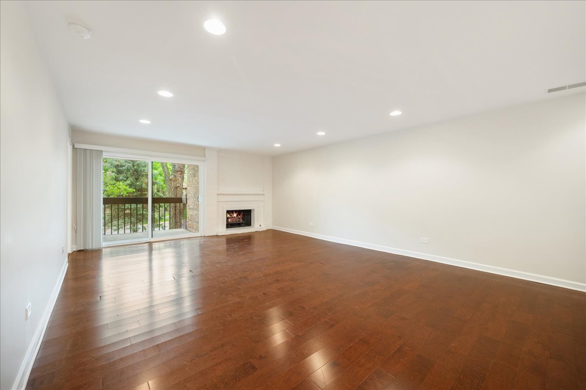 1740 Mission Hills Road, Unit 112 Northbrook, IL 60062 - Photo 3 of 19