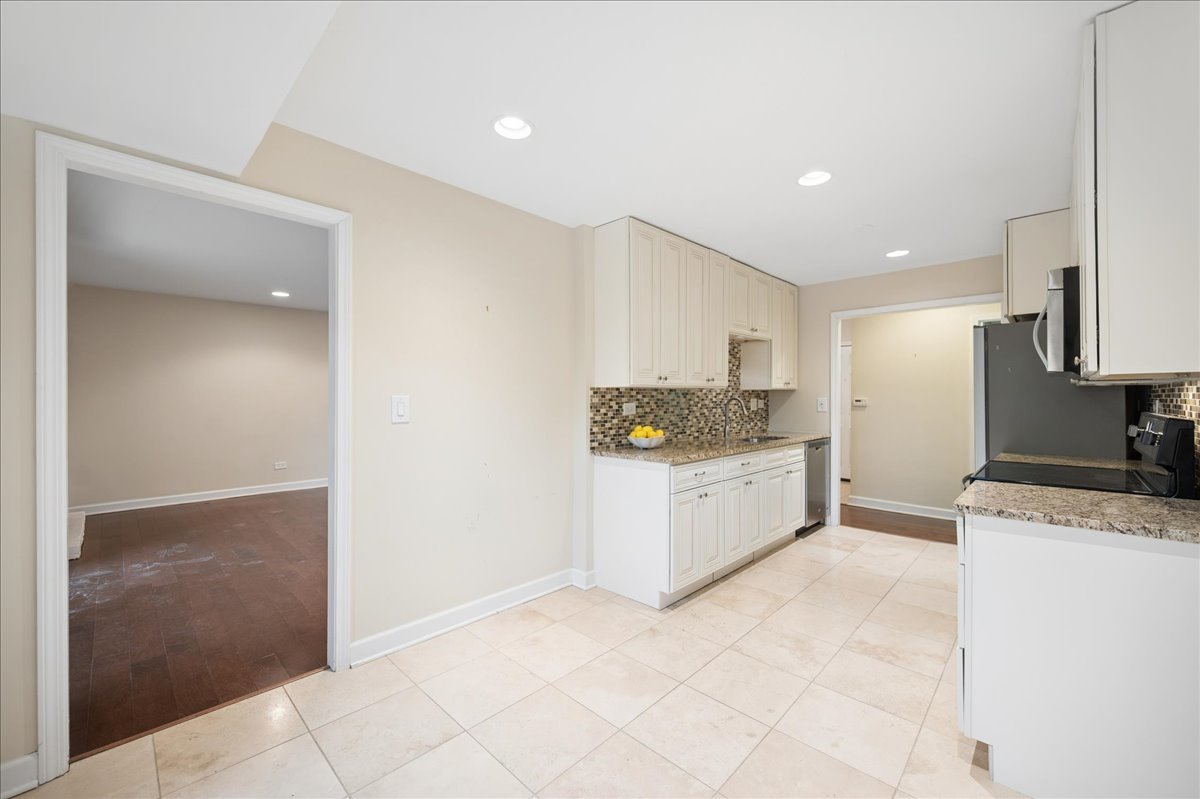 1740 Mission Hills Road, Unit 112 Northbrook, IL 60062 - Photo 8 of 19