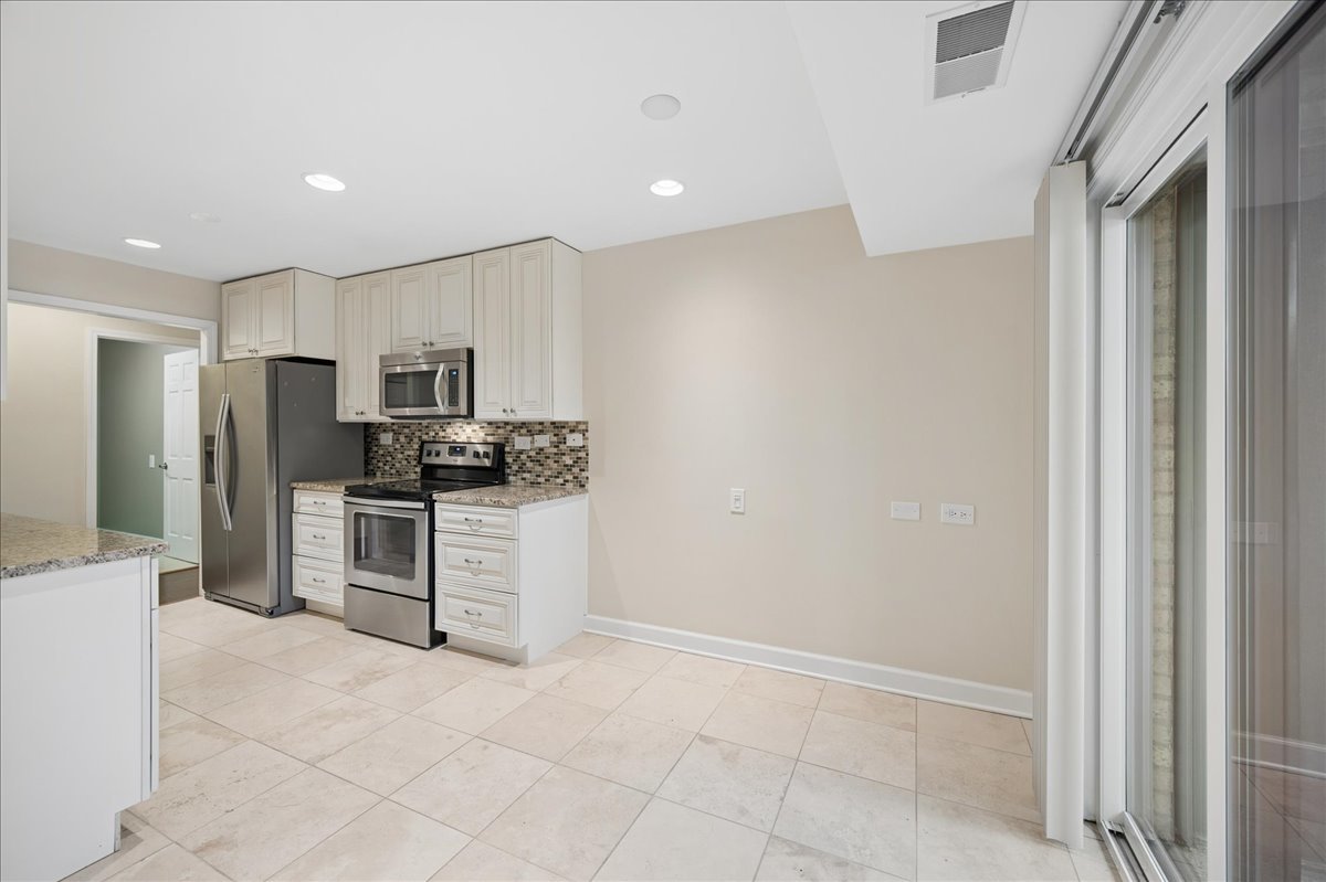 1740 Mission Hills Road, Unit 112 Northbrook, IL 60062 - Photo 9 of 19